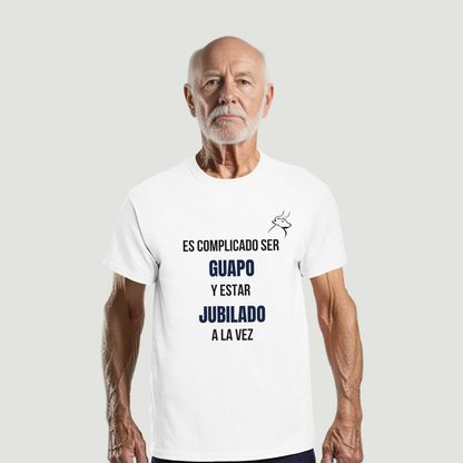 Camiseta Abuelo - Diseño "Es complicado ser GUAPO y estar JUBILADO a la vez"
