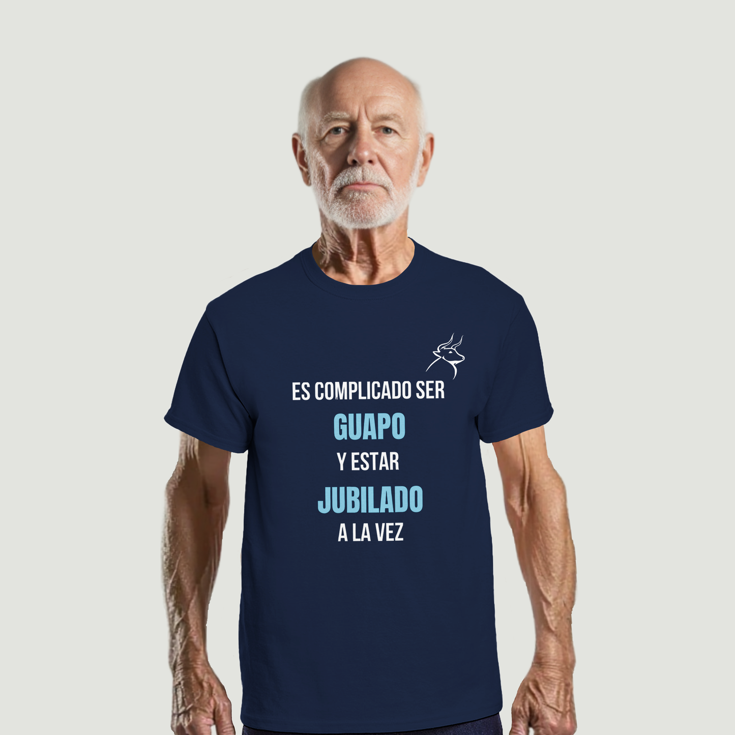 Camiseta Abuelo - Diseño "Es complicado ser GUAPO y estar JUBILADO a la vez"