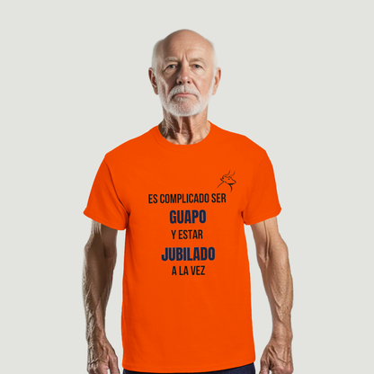 Camiseta Abuelo - Diseño "Es complicado ser GUAPO y estar JUBILADO a la vez"