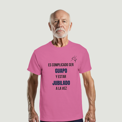 Camiseta Abuelo - Diseño "Es complicado ser GUAPO y estar JUBILADO a la vez"