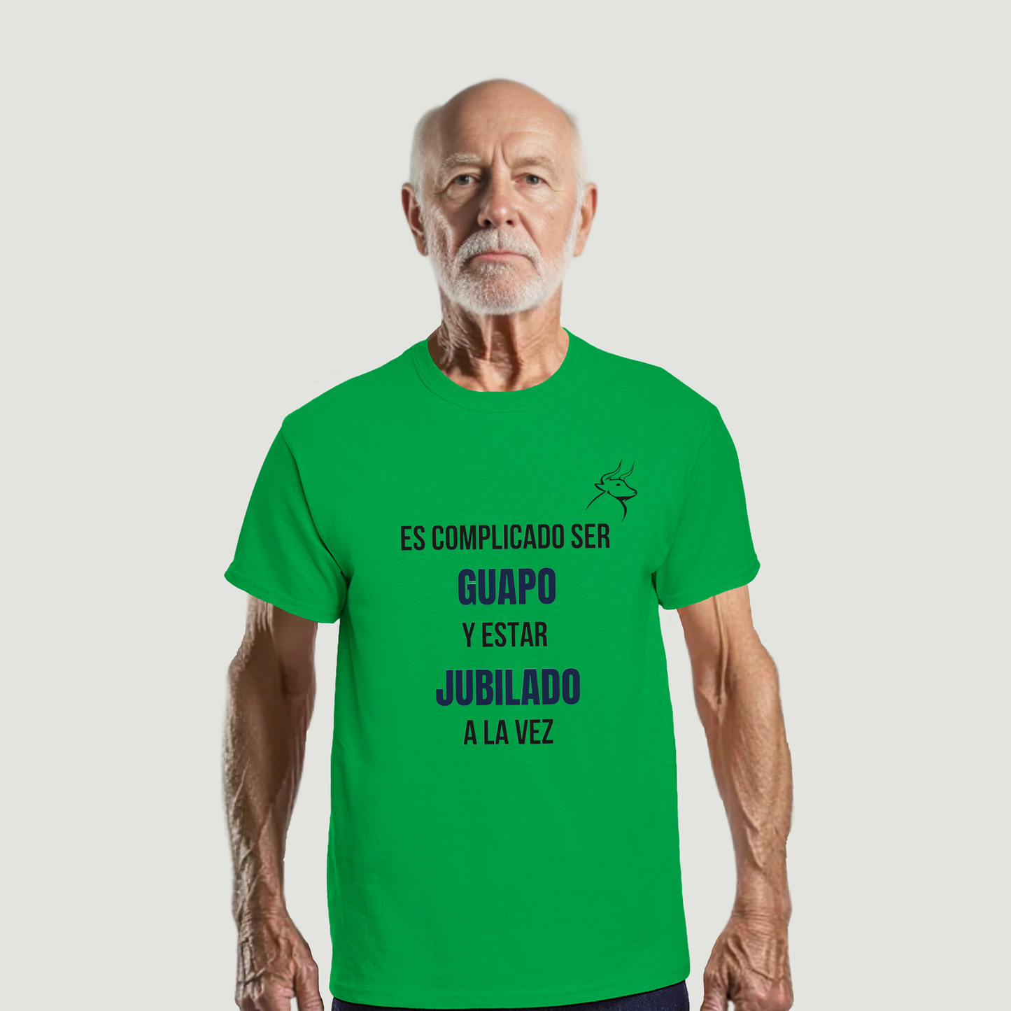 Camiseta Abuelo - Diseño "Es complicado ser GUAPO y estar JUBILADO a la vez"