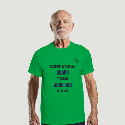 Camiseta Abuelo - Diseño "Es complicado ser GUAPO y estar JUBILADO a la vez"