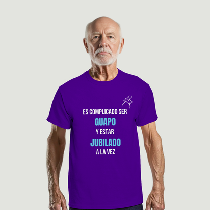 Camiseta Abuelo - Diseño "Es complicado ser GUAPO y estar JUBILADO a la vez"